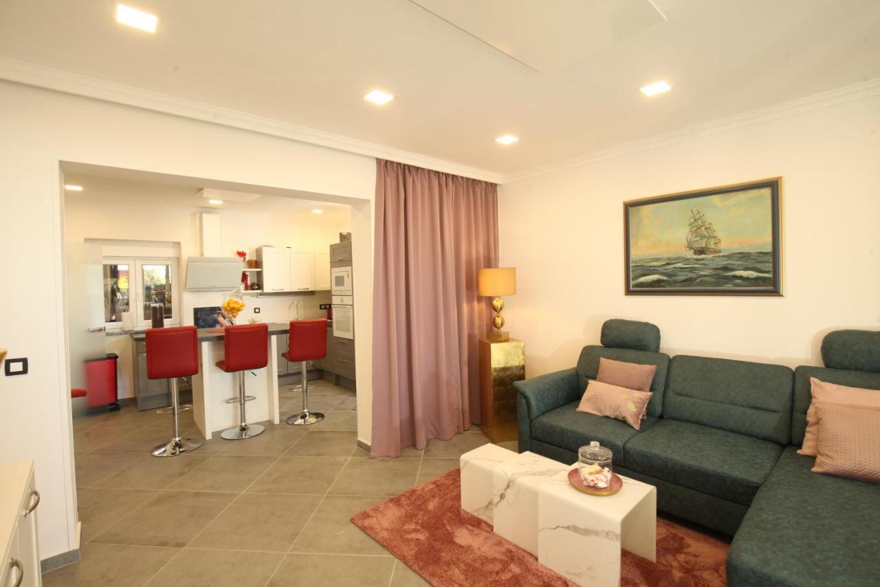 Luxurious Seaview Apartment 希贝尼克 外观 照片