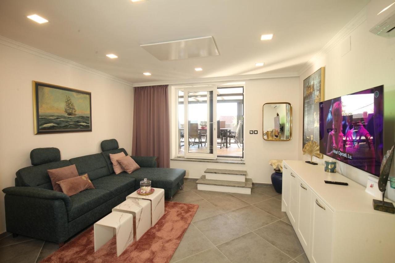 Luxurious Seaview Apartment 希贝尼克 外观 照片
